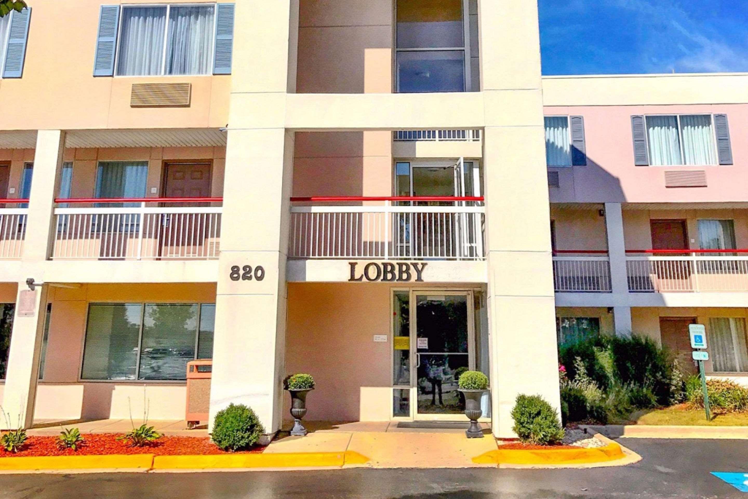 Econo Lodge Willowbrook Exterior foto